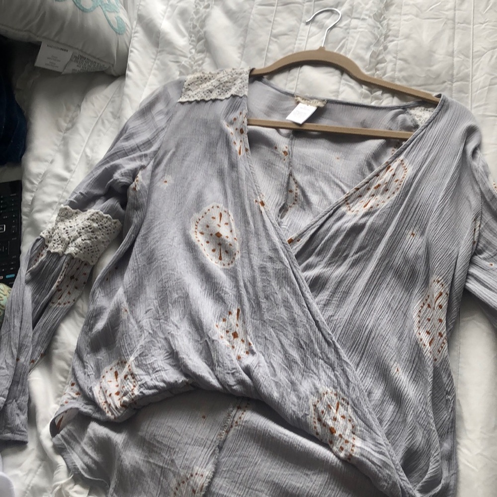 Long sleeve flowy sleeve top